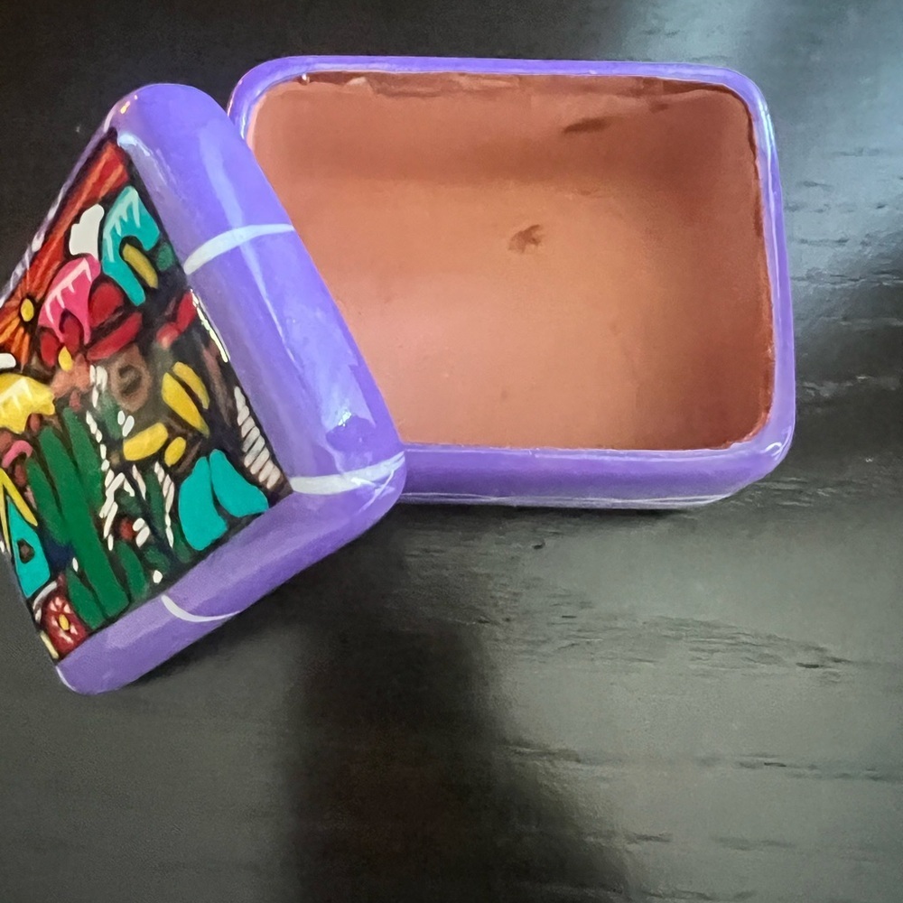 Hand-painted terra cotta clay pottery trinket storage container - Picture 3 of 7